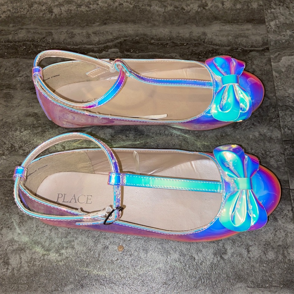 The children’s Place kids size 3 fancy Pearlescent